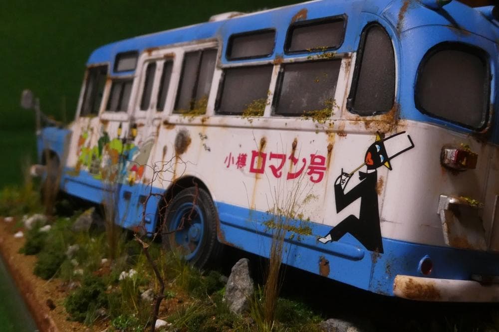 1/32 ボンネットバス 昭和レトロ風景 ジオラマ完成品 草ヒロ 錆汚し加工