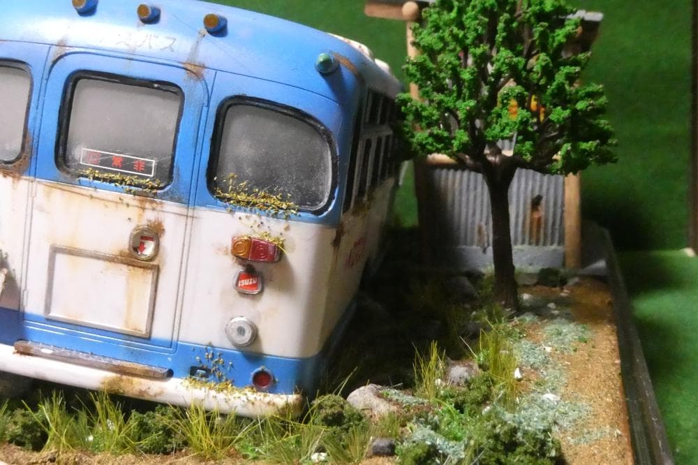1/32 ボンネットバス 昭和レトロ風景 ジオラマ完成品 草ヒロ 錆汚し加工