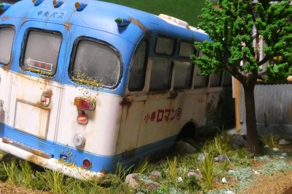 1/32 ボンネットバス 昭和レトロ風景 ジオラマ完成品 草ヒロ 錆汚し加工