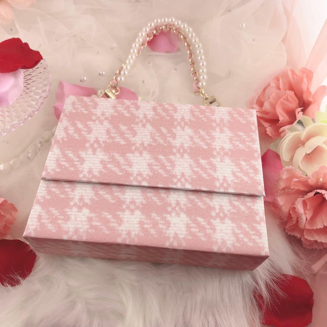 可愛いイラストのボックス型バッグ