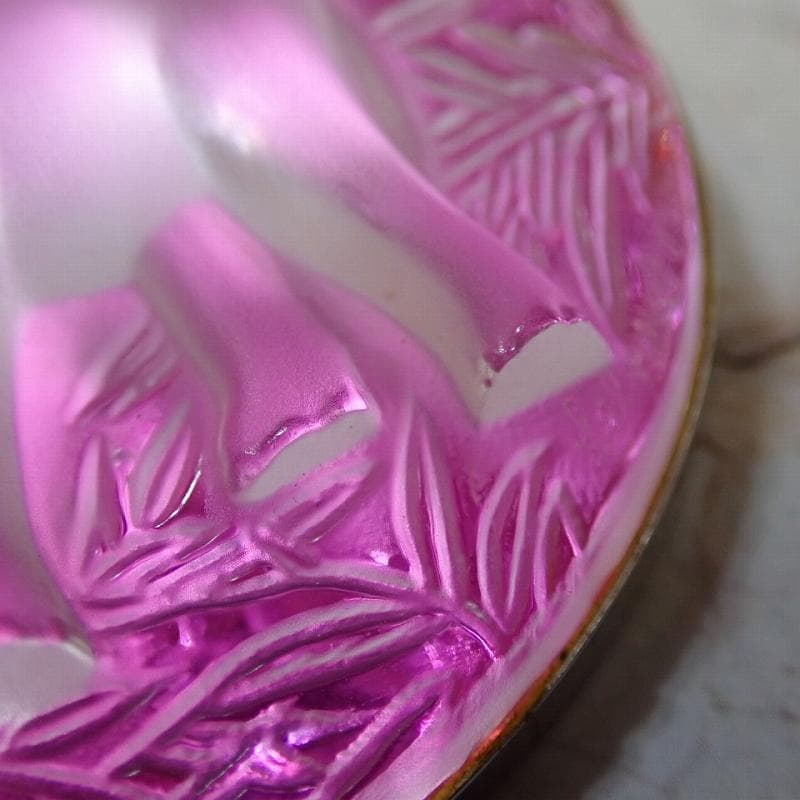 最 安値ファッション - RU-6042 ラリック LALIQUE ブローチ (ピンク