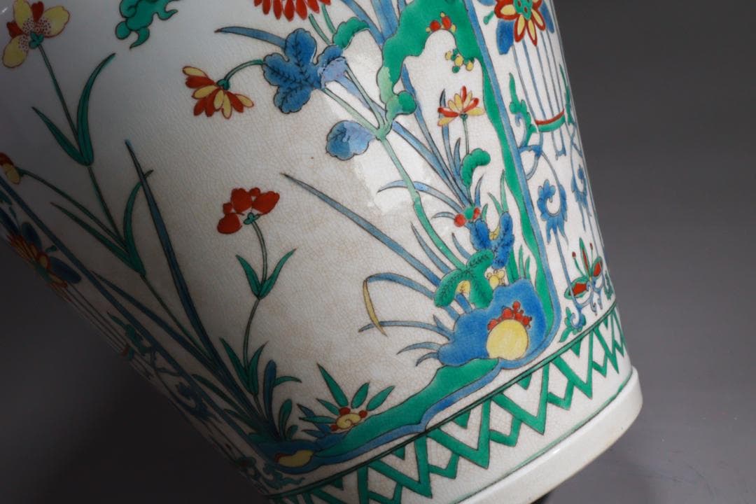 有田焼 柿右衛門様式 色絵七宝花唐草三方花卉図 大壷 BE931