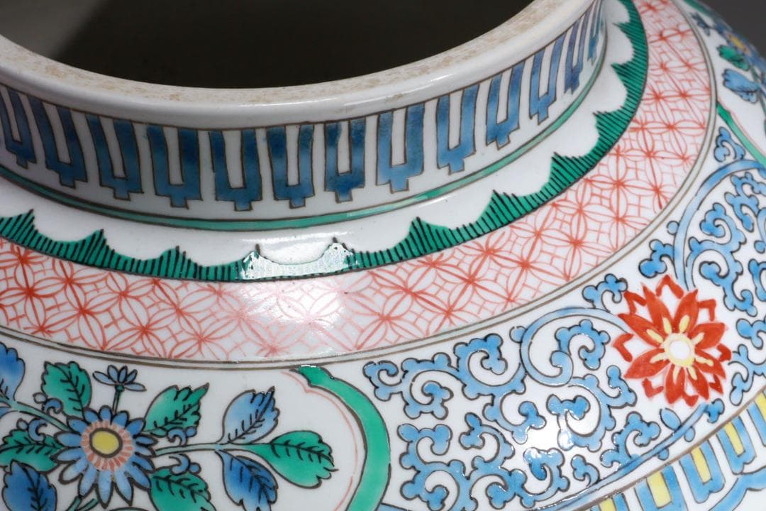 有田焼 柿右衛門様式 色絵七宝花唐草三方花卉図 大壷 BE931