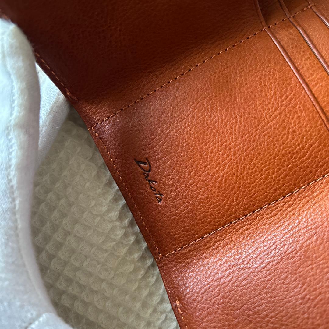 新品Dakota 二つ折り牛革財布 ブラウンお勧め