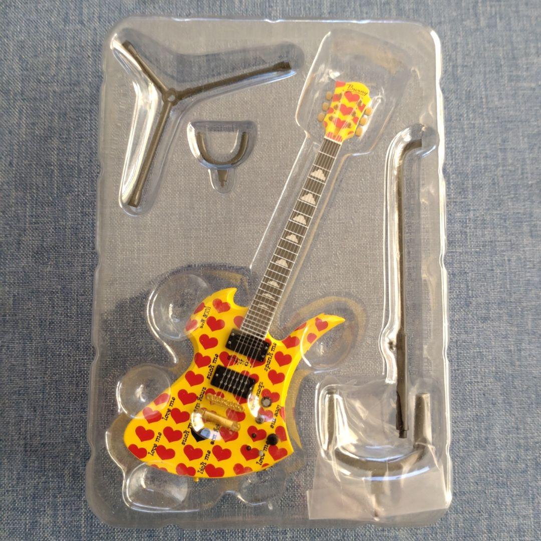 hide ギターコレクション “イエローハート” 1/8スケールフィギュア