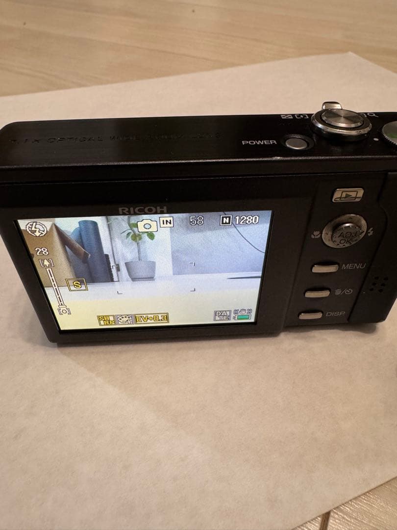 美品！RICOH R8 コンパクトデジタルカメラ 予備バッテリー付き