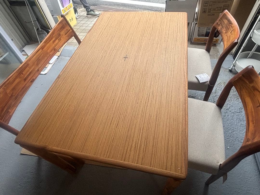 EDDA ダイニングテーブルとアームチェア2脚セット