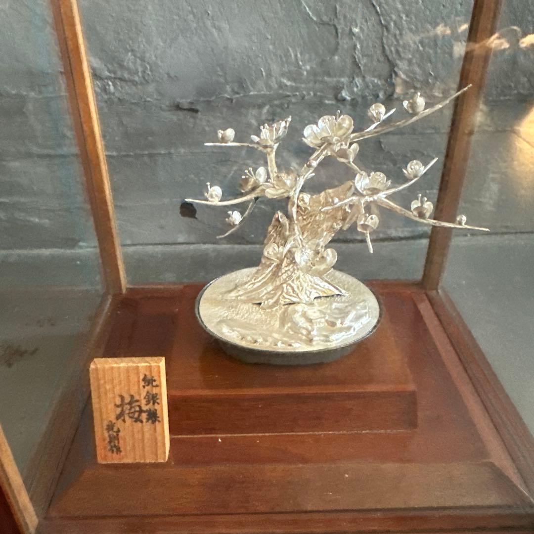 銀製 梅の木の彫刻 ガラスケース付き 光則作