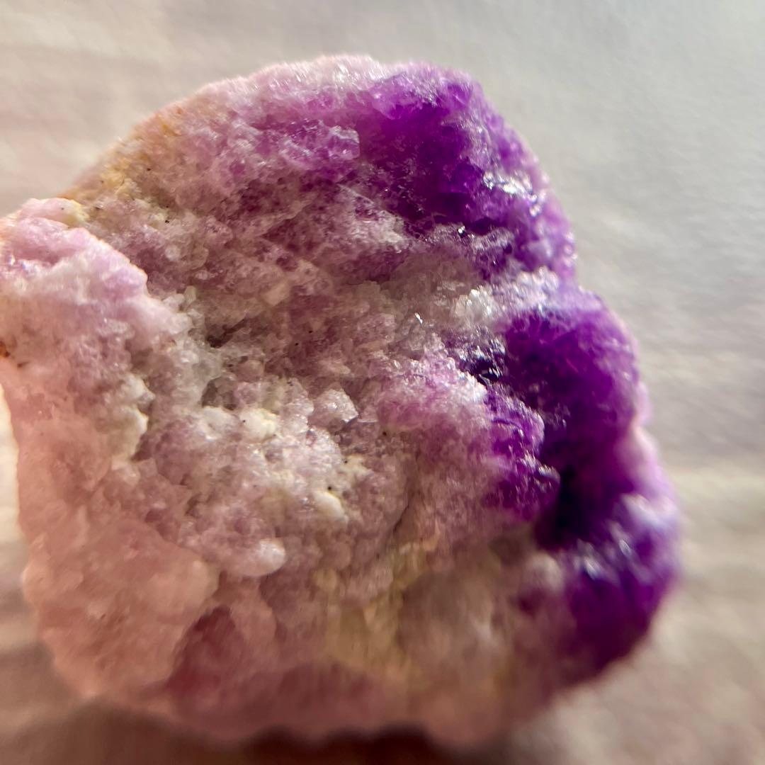 レア ハックマナイト 特大 105.45ct 未処理 蛍光 原石 天然石 鉱物