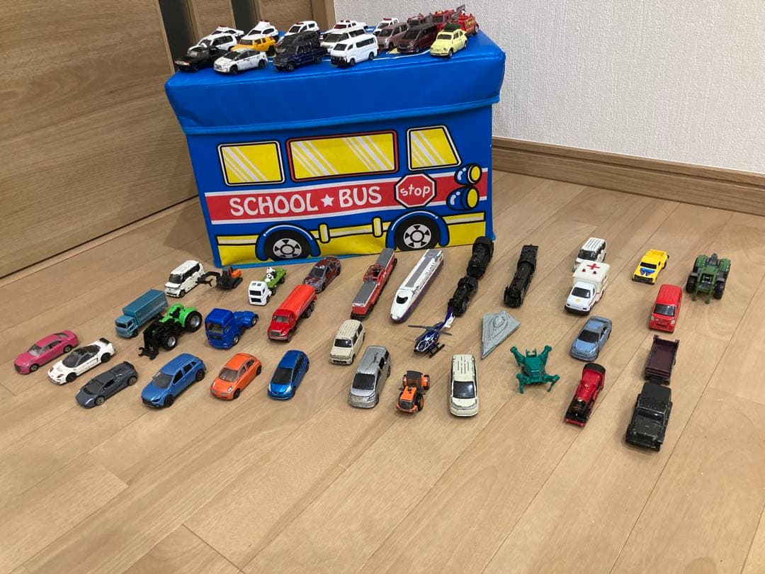 トミカセット スクールバス収納付き