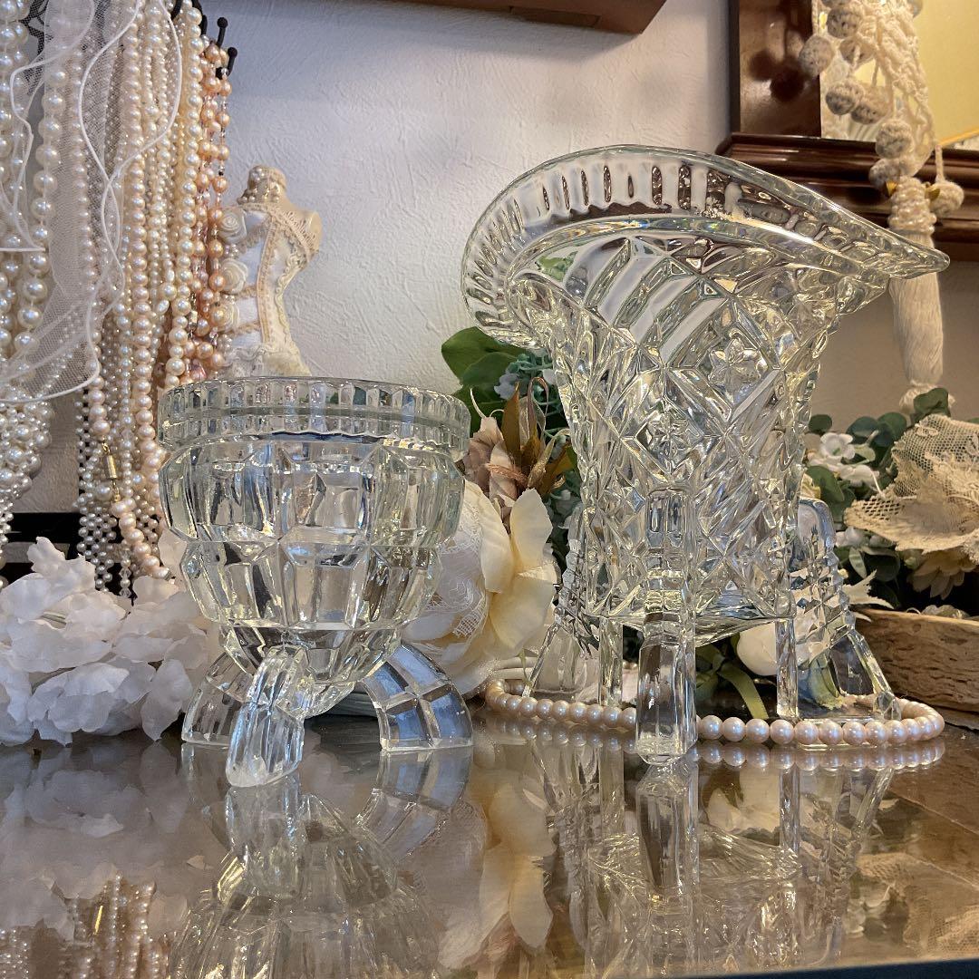 イギリスアンティーク三脚のプレスガラス