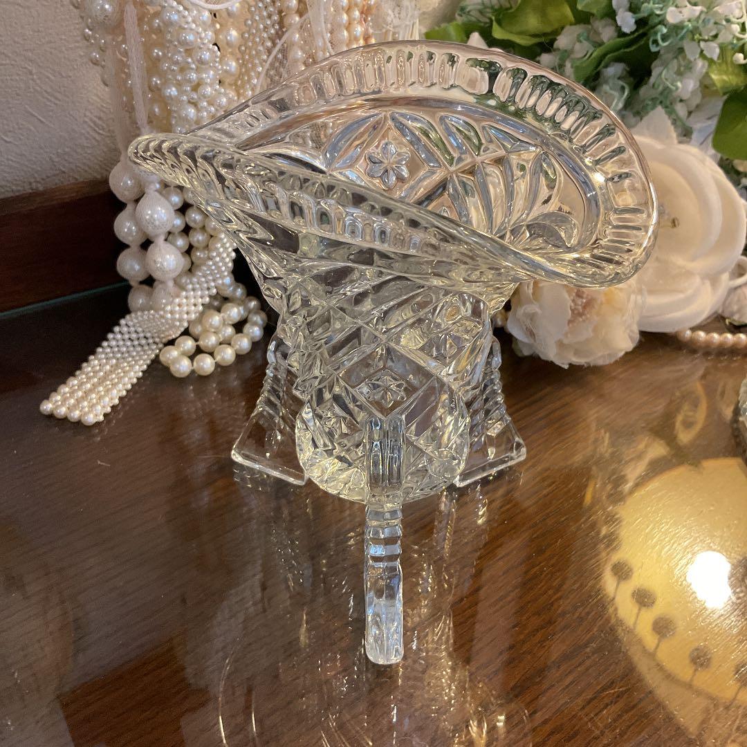 イギリスアンティーク三脚のプレスガラス