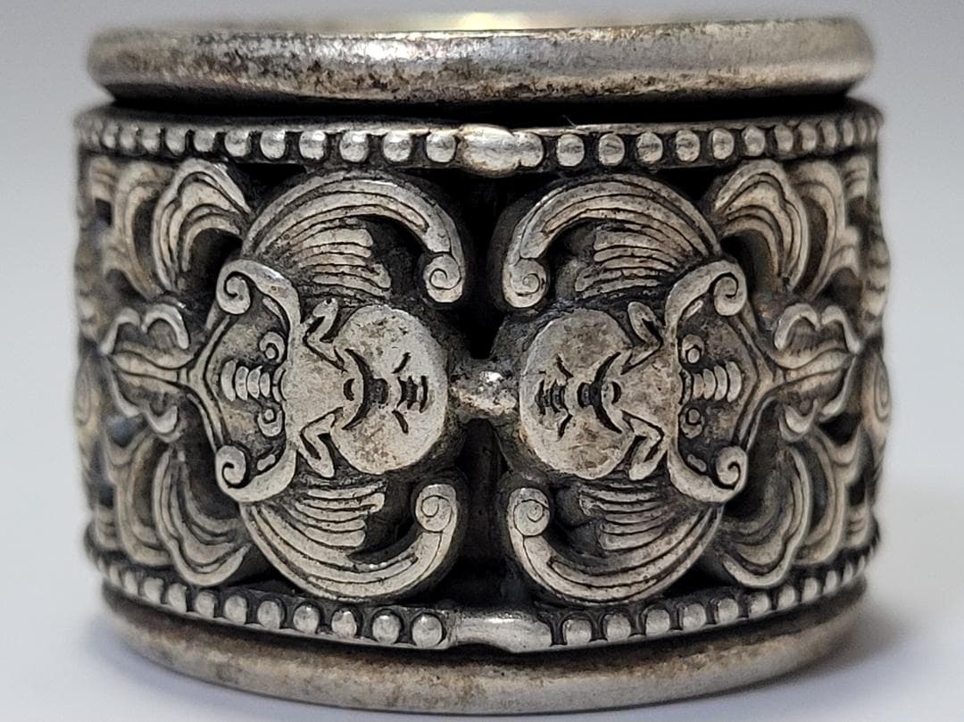 銅製 陽刻吉祥蝙蝠紋 指輪「光緒天寶足銀」銘 時代唐物 幅約3.1cm