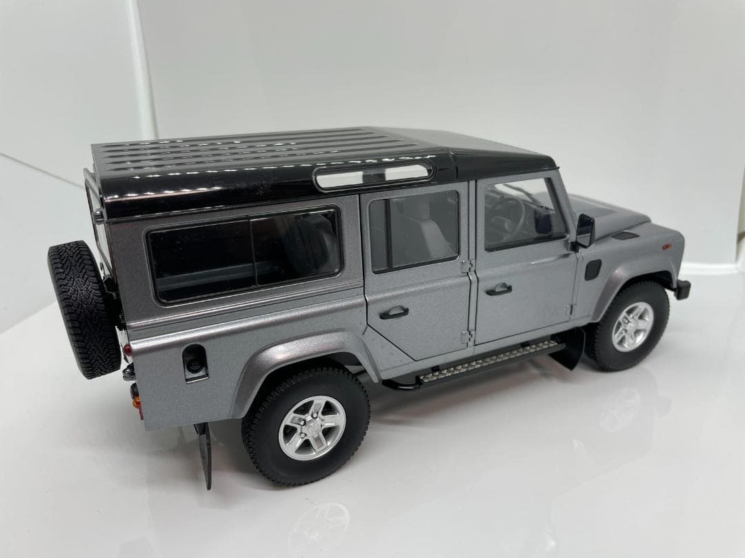 305-034 1/18 ランドローバー ディフェンダー 110