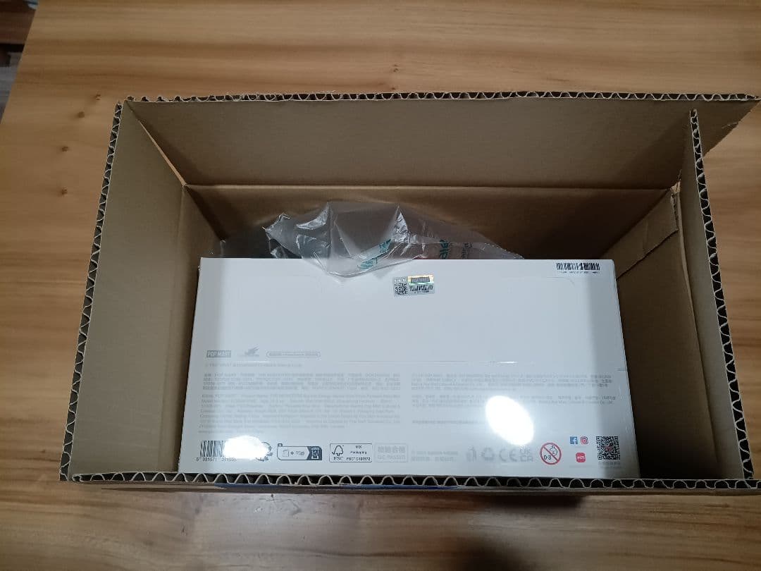 POPMART Big into Energy バニーキャラクター LABUBU