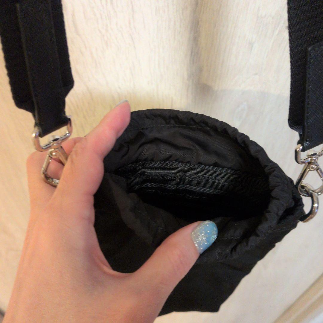 こここ　美品　プラダ　フォンケース