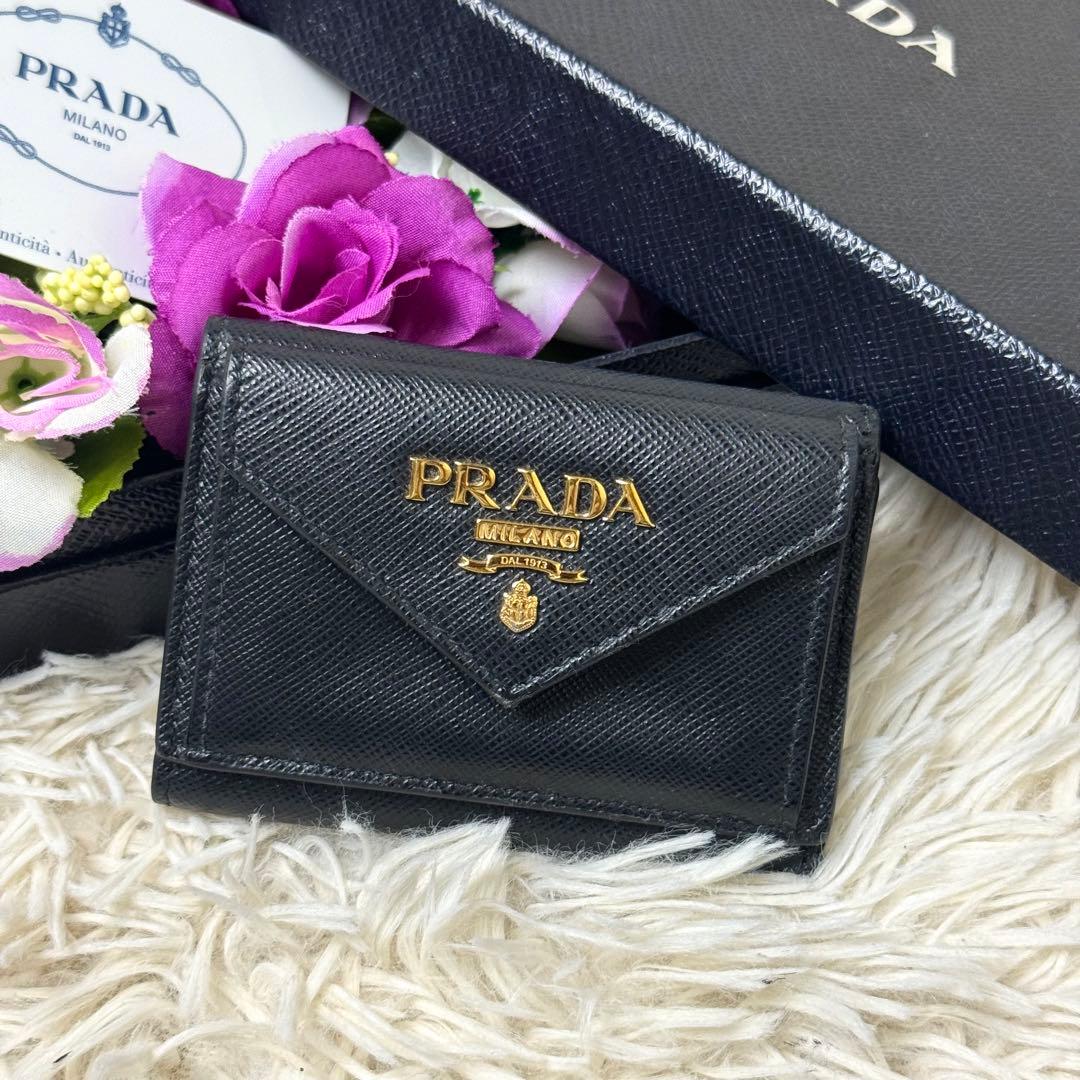 PRADA 三つ折り財布 サフィアーノレザー 黒 ブラック 金ロゴ