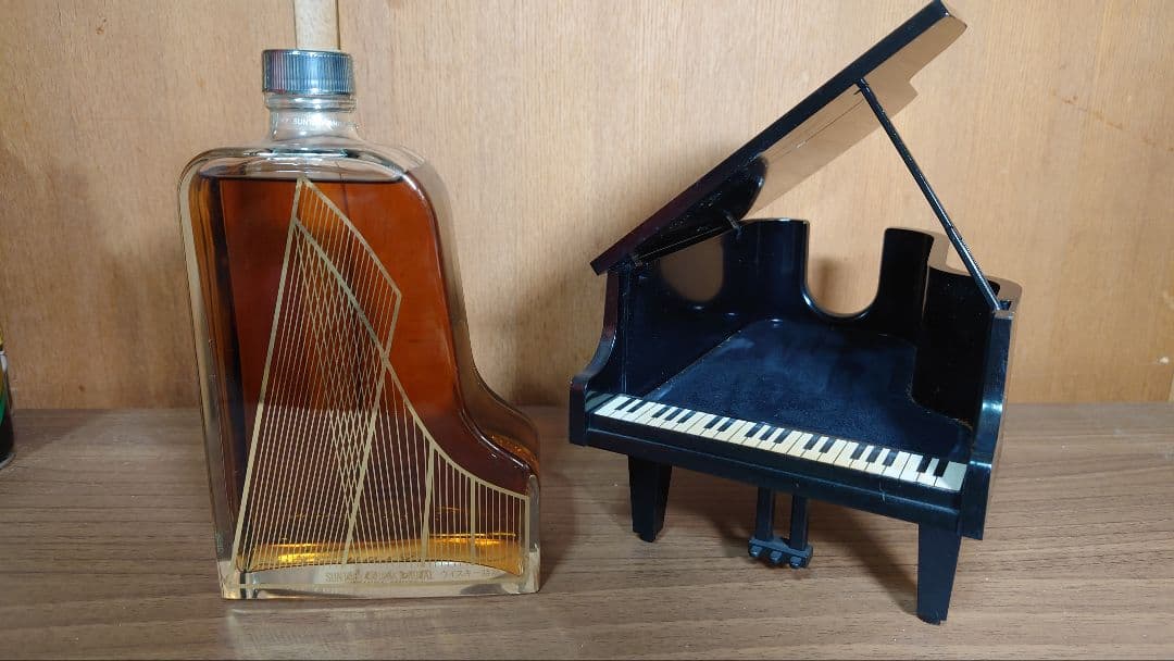 未開栓 サントリー ウイスキー ROYAL グランドピアノ 43% 600ml