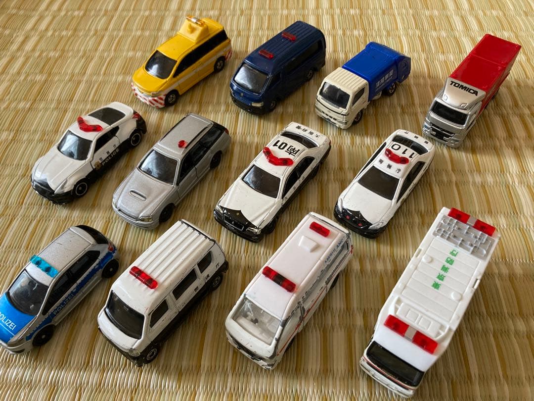 DXトミカタワー　アクション高速道路　トミカタウンどうろセット　トミカ本体多数！