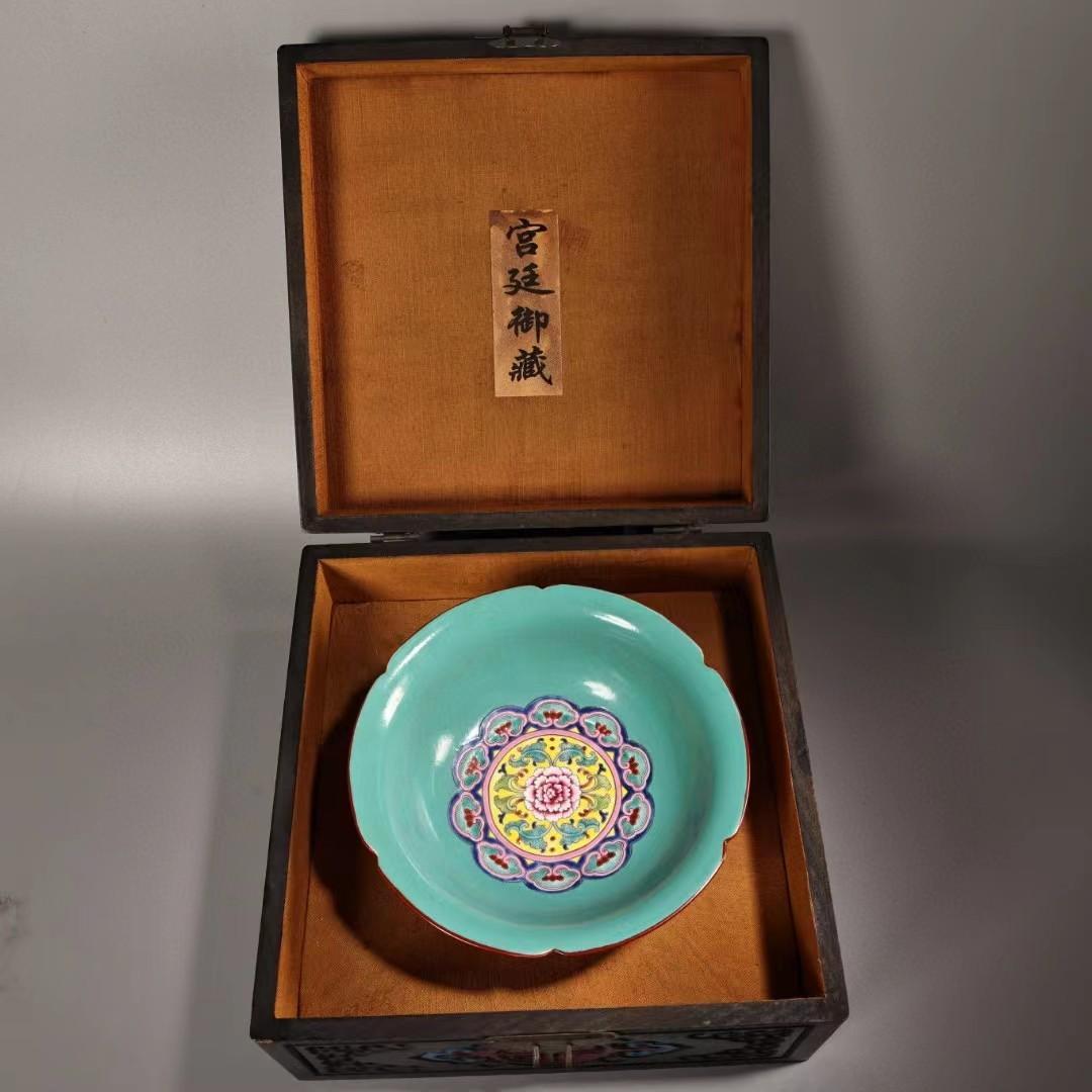 中国古美術・珍蔵七宝彩と粉彩・赤釉と描金磁器の碗・純手描き・箱付