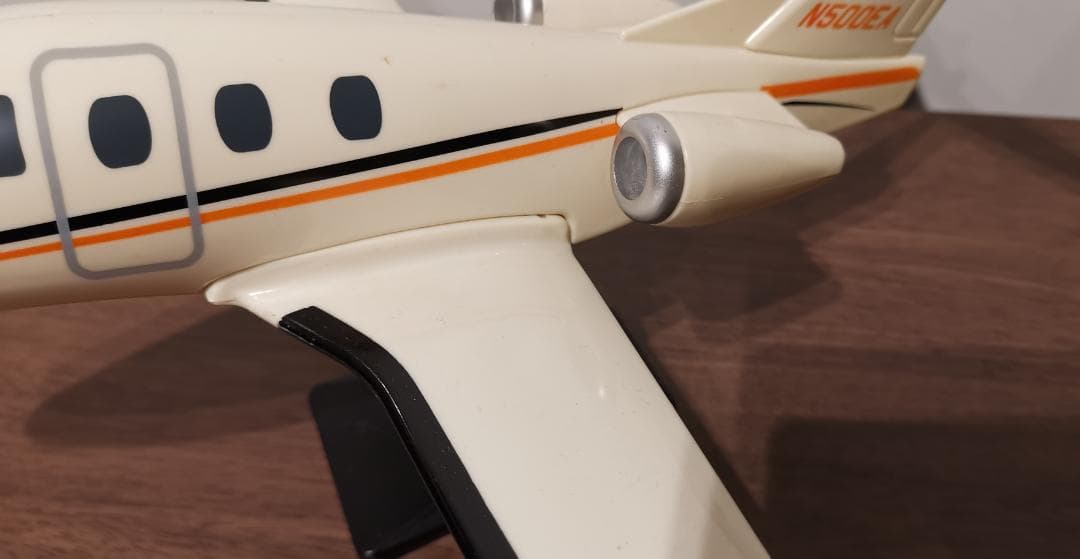 エクリプス500 (Elipse 500)VLJ 航空機模型 スケール 1/24