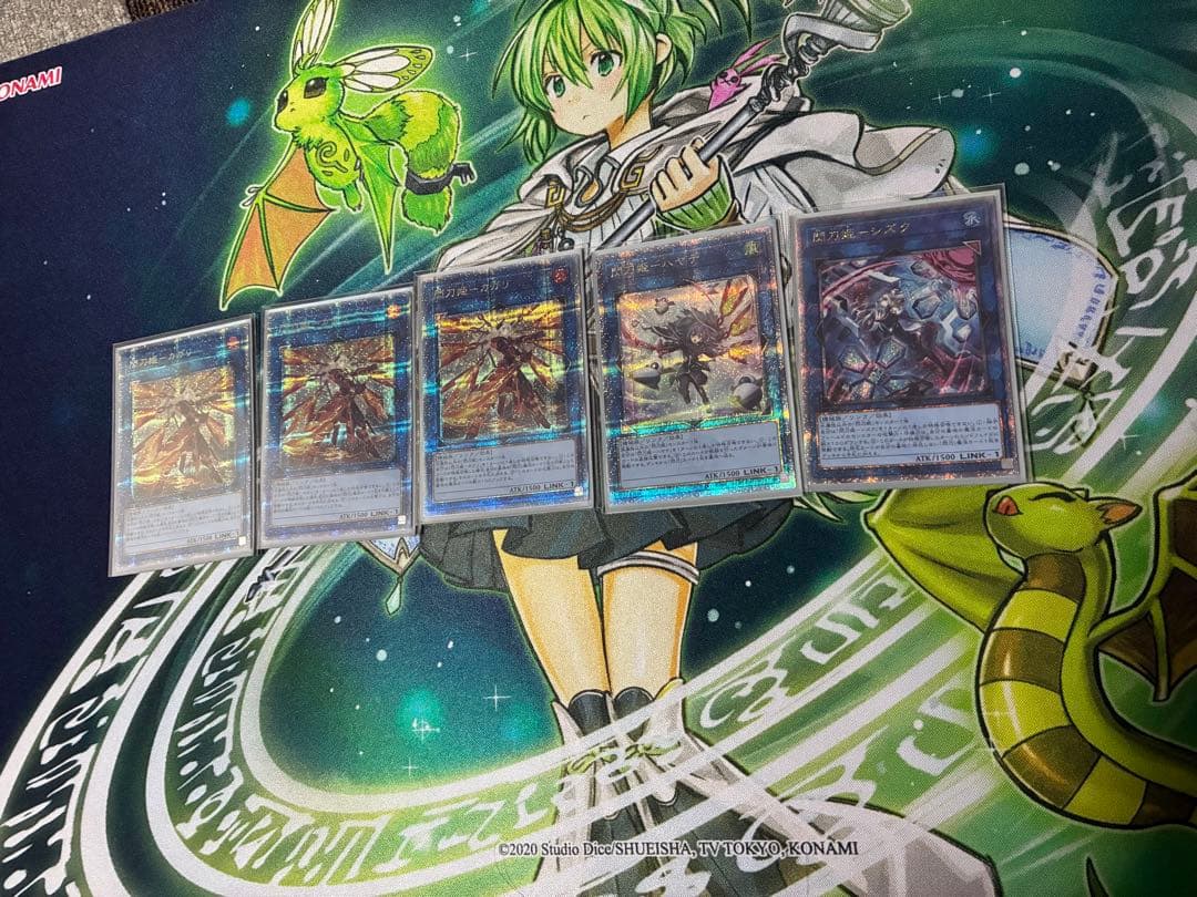 新制限対応閃刀姫　EX絵違いクオシク5枚ありのデッキ スリーブ、おまけ付き