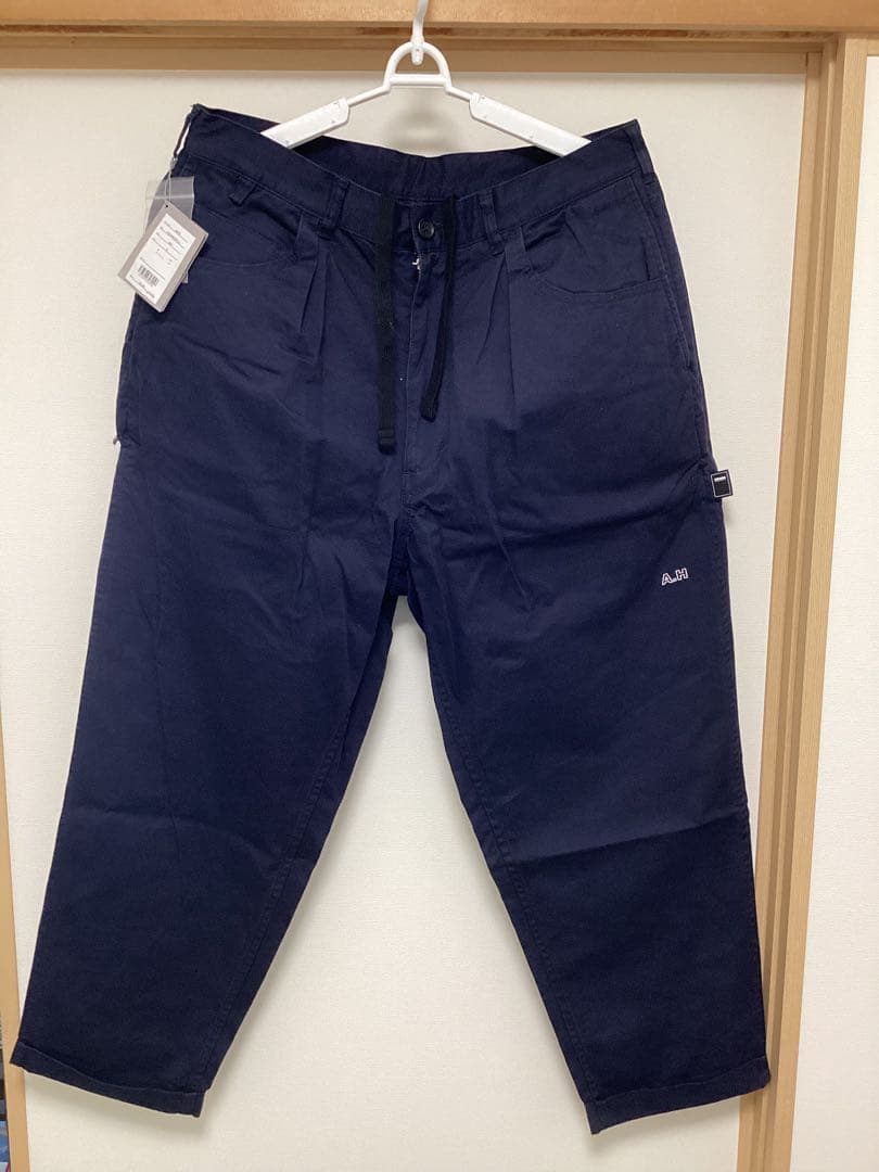 BROCHURE 1P BIG CHINO PANTS A.H