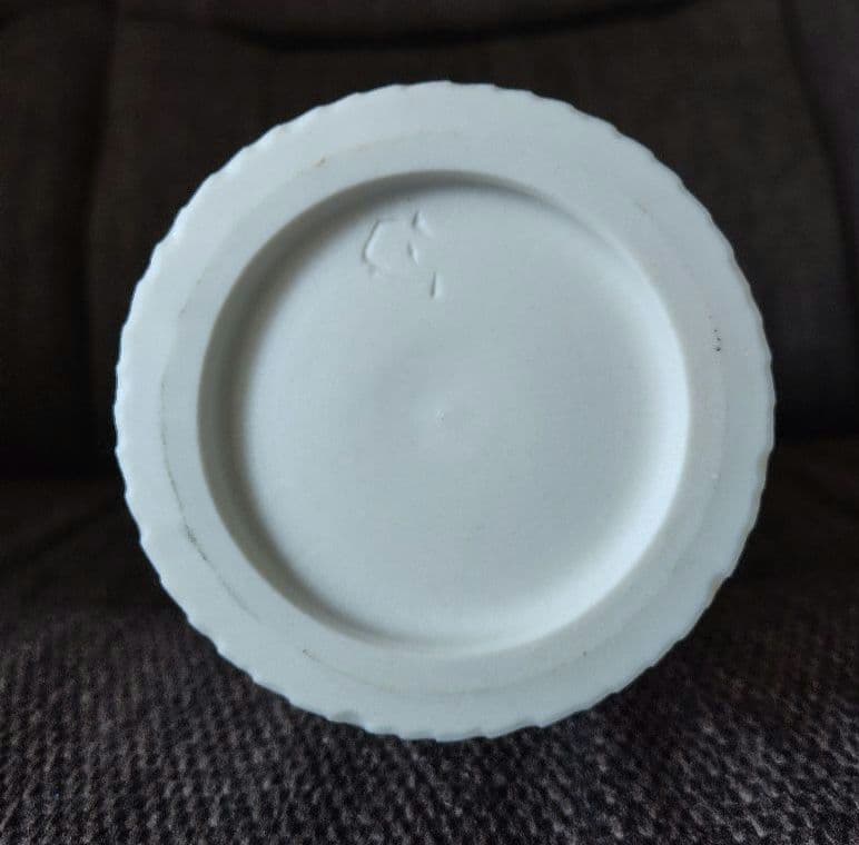 金井正 牙白磁彫文花瓶 師人間国宝清水卯一