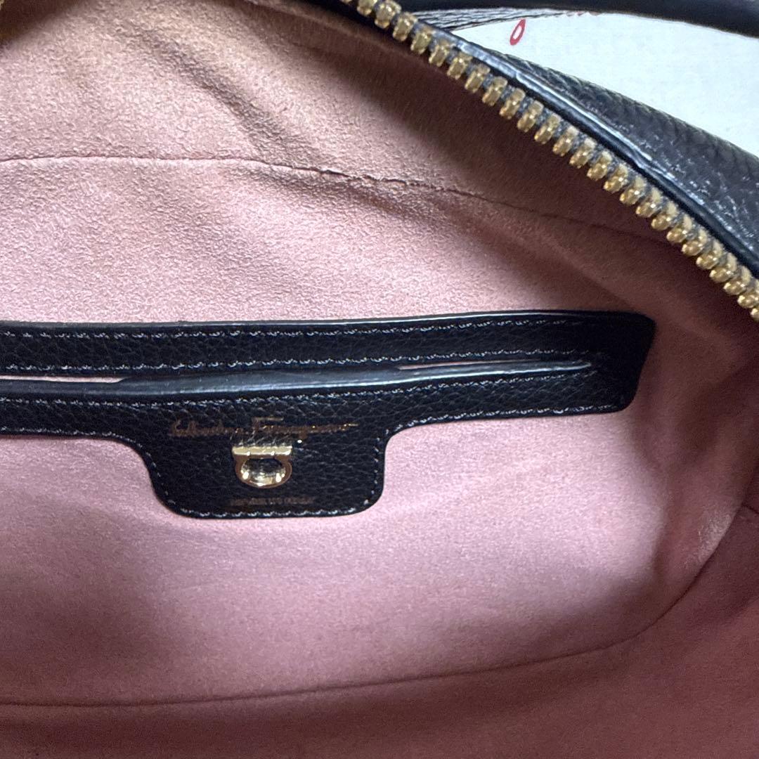 Salvatore Ferragamo ブラックショルダーバッグ