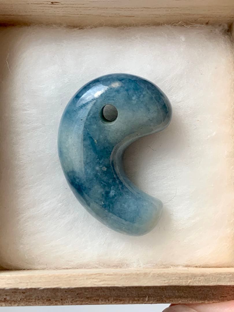 最上級 茄子紺 入りコン沢青翡翠 勾玉 糸魚川翡翠 コン沢勾玉 ひすい