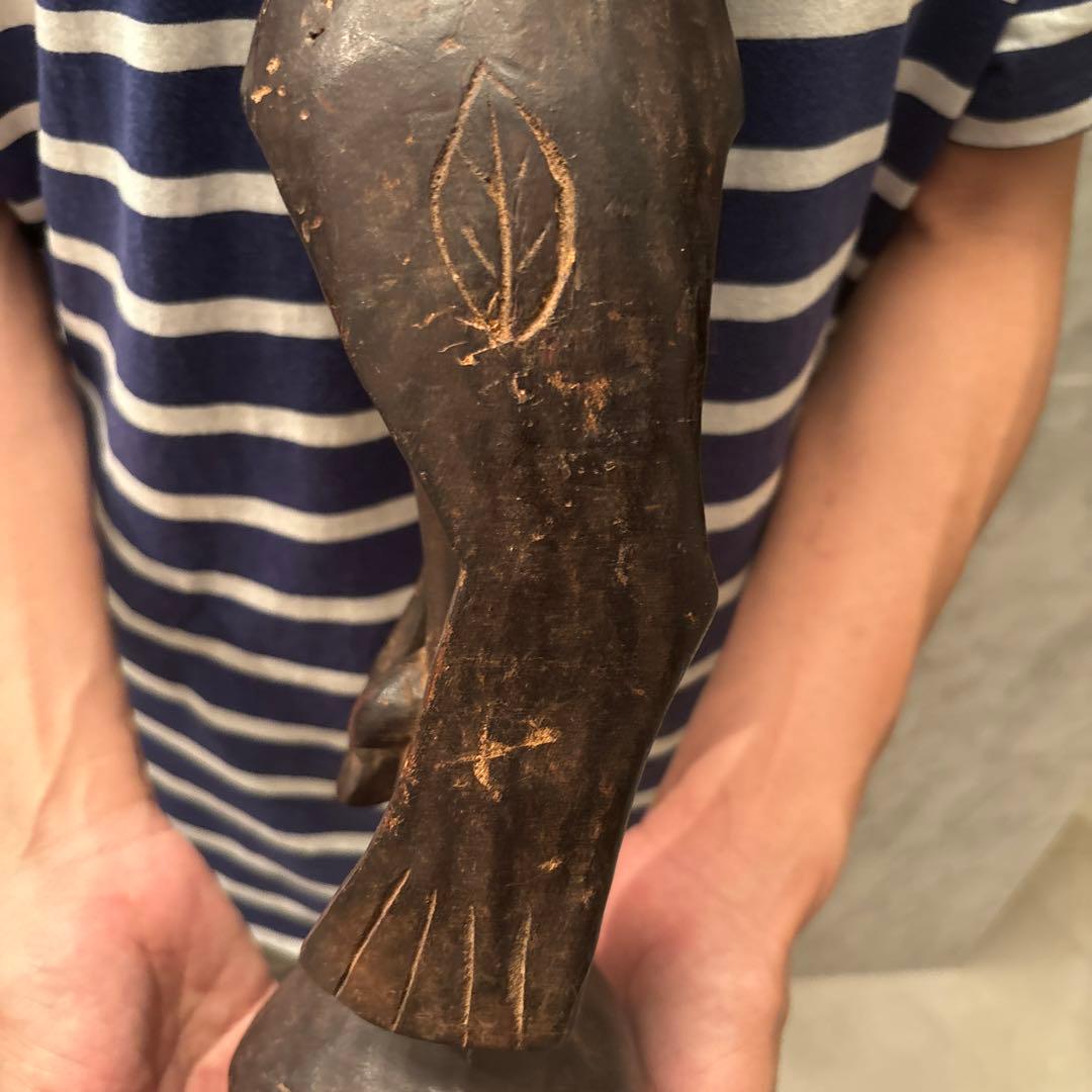 ナイジェリアアンティーク 鳥がモチーフになった芸術的な特大の木彫り