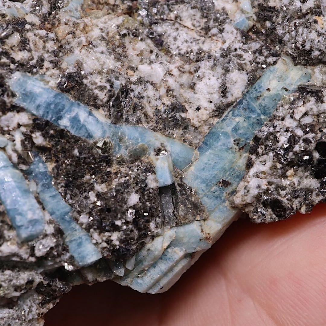 自主採掘！アクアマリン カリフォルニア産224g AQ206 鉱物 原石 天然石