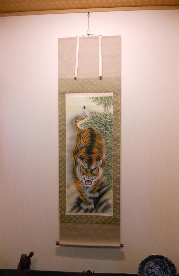 掛け軸 玉峰 猛虎 絹本 希少 軸装 茶道具 掛軸 美品 です。
