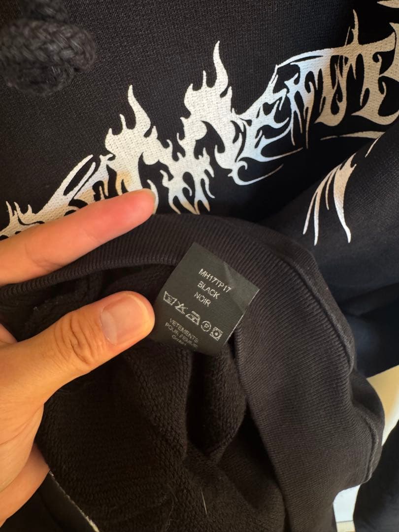 ヴェトモン VETEMENTS TOTAL FUCKING DARKNESS