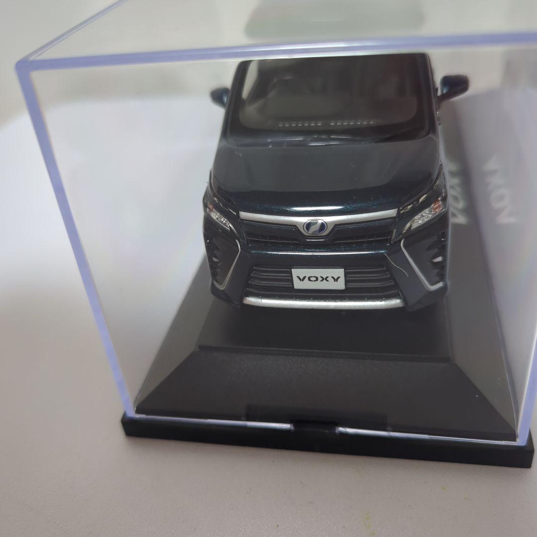 TOYOTA VOXY ミニカー 80系後期　カラーサンプル