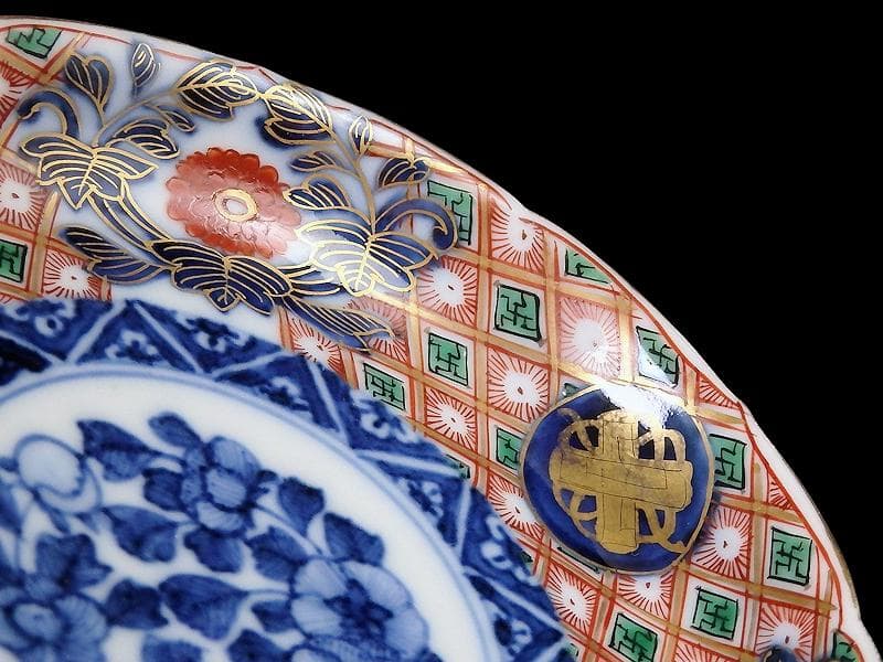 大聖寺伊万里 金襴手 菊花四方襷紋に牡丹の図 4寸皿2枚 E359 AS-CWo