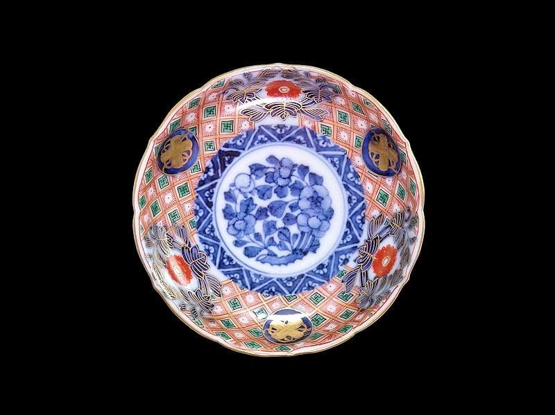 大聖寺伊万里 金襴手 菊花四方襷紋に牡丹の図 4寸皿2枚 E359 AS-CWo