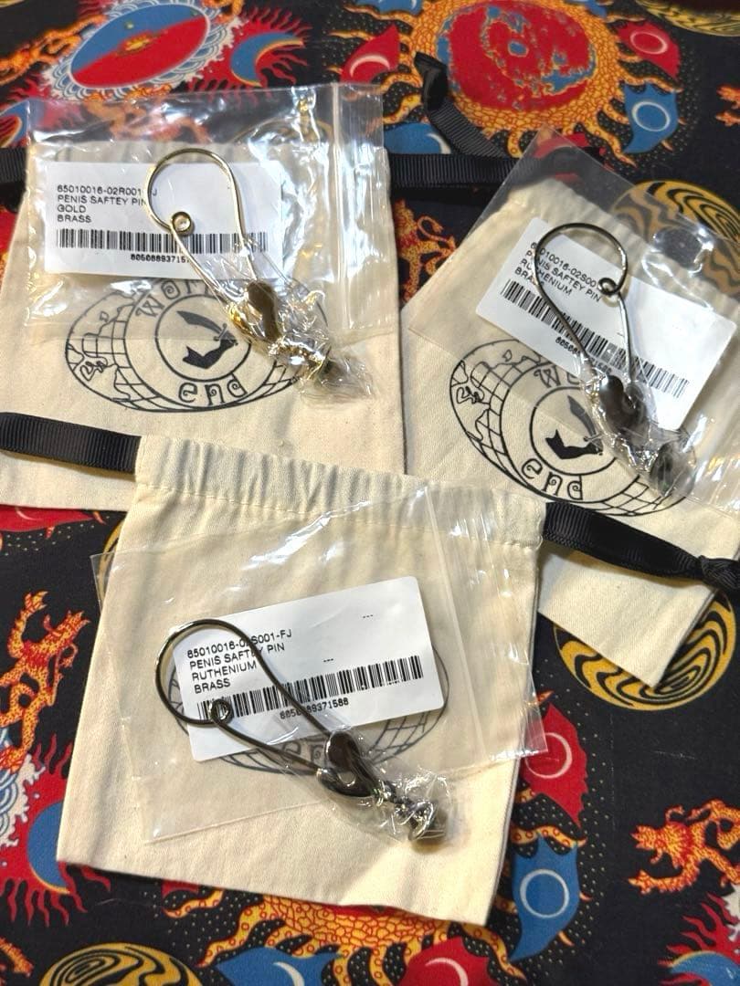 ヴィヴィアンウエストウット Safety Penis Pins安全ピン - メルカリ