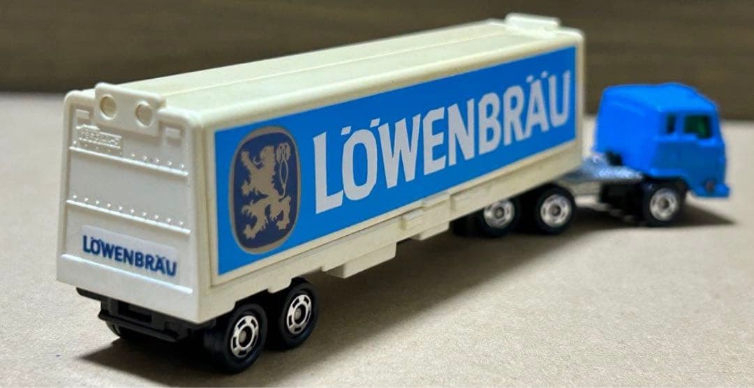 ロングトミカ いすゞ V12 ウイングルーフトレーラー LOWENBRAU