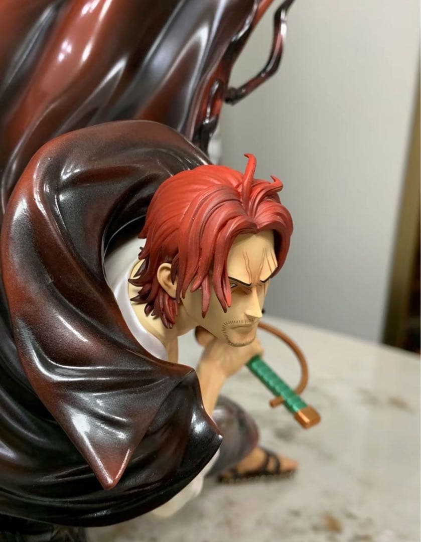 ワンピースシャンクス海外フィギュア