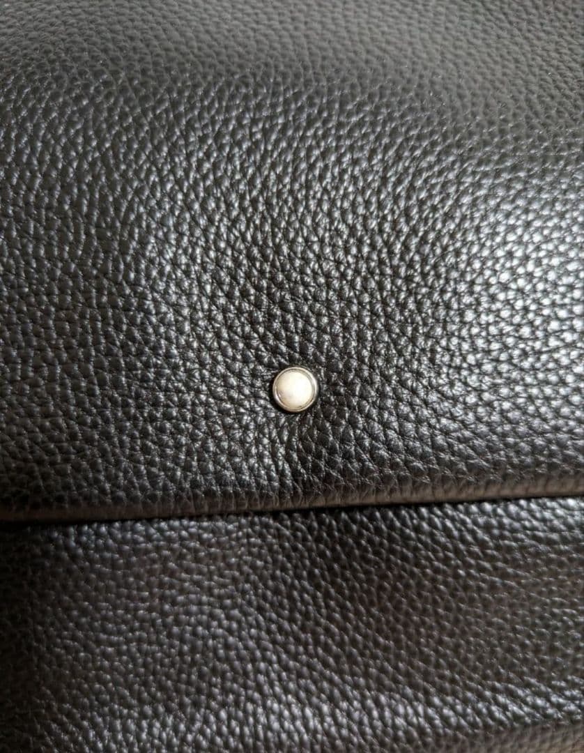 イアパピヨネ ワイドテープショルダーバッグ ブラック ストーン レザー