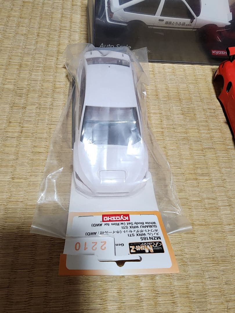 京商 オートスケールイニシャルD AE86未開封とHKSその他使用済みボディ