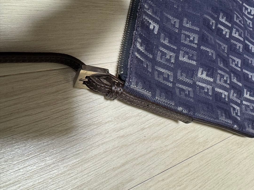 フェンディ　ショルダーバッグ ズッキーノ ズッカ柄　光沢　デニム風　青