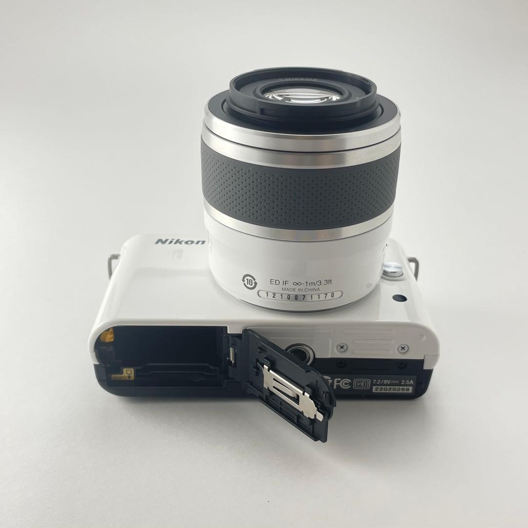 ショット数3000・返品保証】Nikon1 J1 ホワイト レンズキット