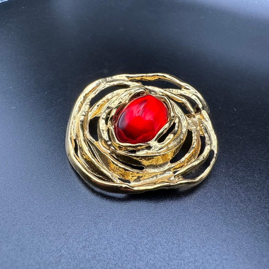 未使用級✨ YSL イヴ・サンローラン ブローチ グリポア ロゴ 852の通販