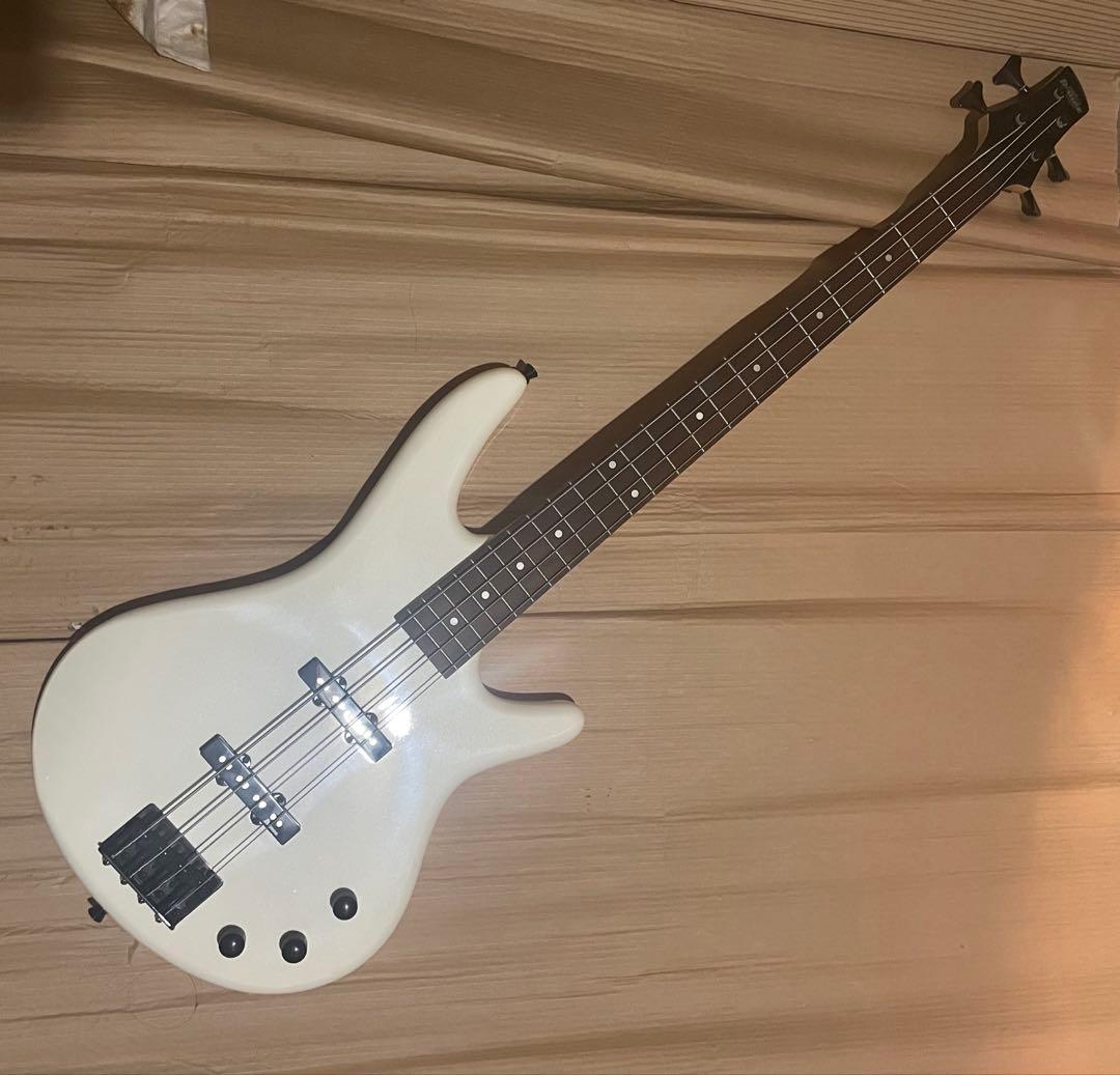 6番Ibanez GIO ホワイトエレキベース Ibanez GSR186-PW Pearl White 6-String Electric Bass Gio Series