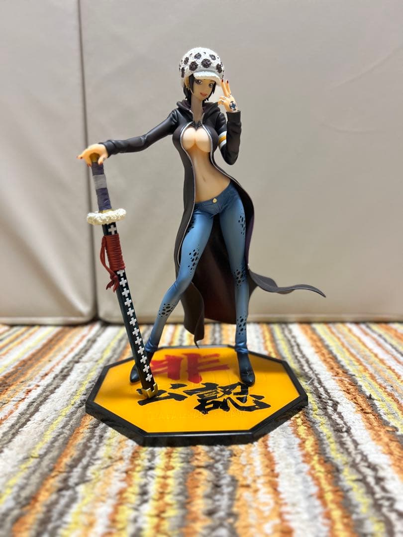 ワンピース POP 非公認 トラファルガー・ロー フィギュア 女体化