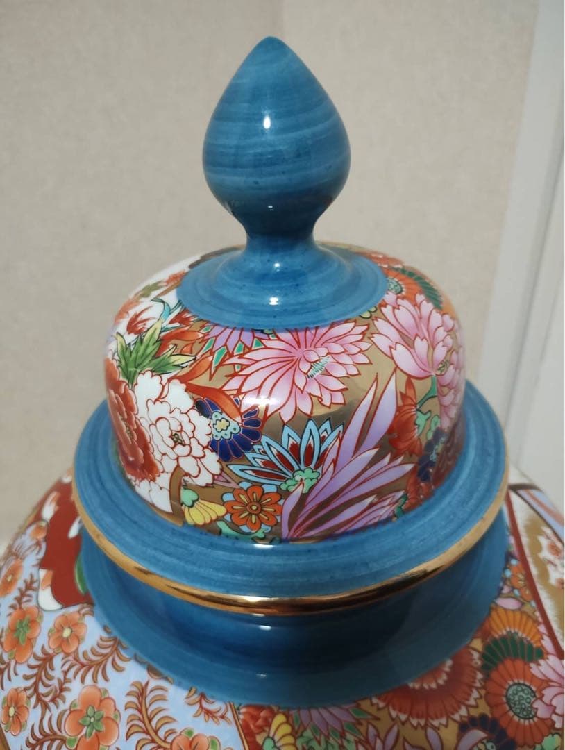 伝統美】有田焼 勝右衛門窯の希少壺―匠の技が織りなす逸品