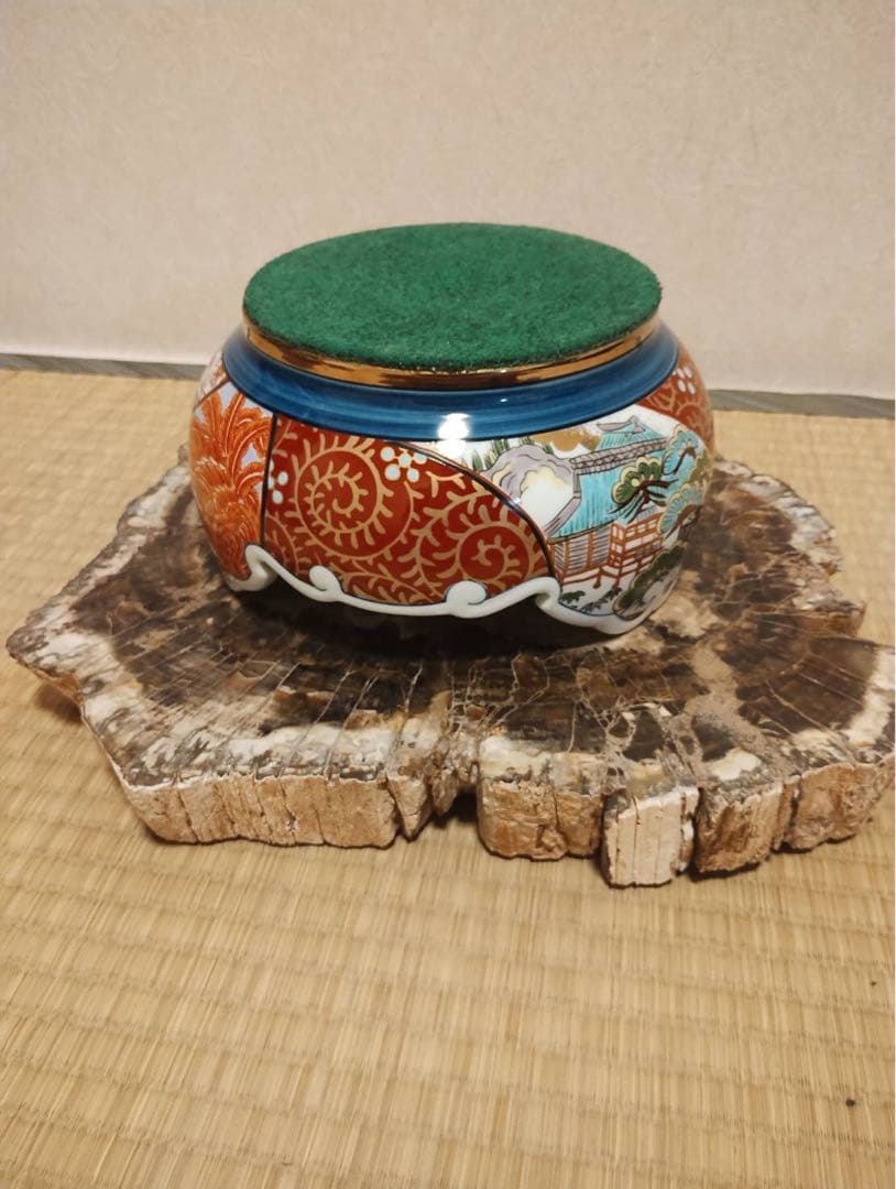 伝統美】有田焼 勝右衛門窯の希少壺―匠の技が織りなす逸品