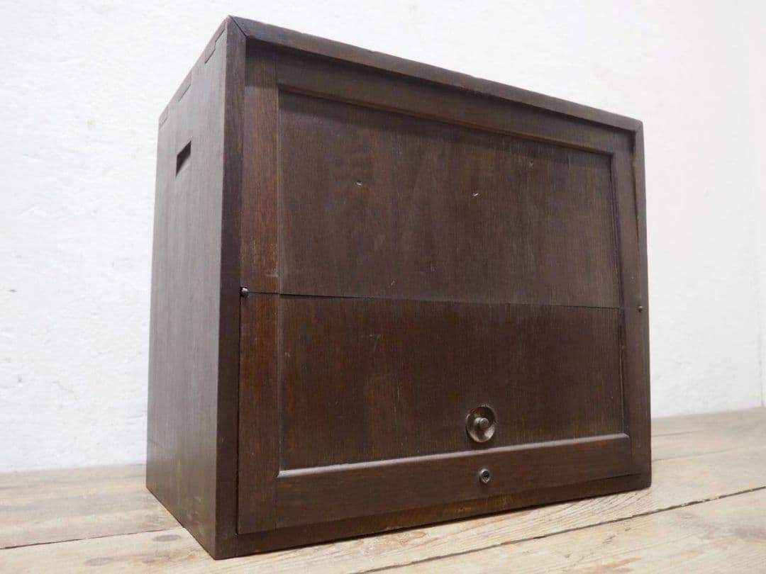 1136 アンティーク 格納扉の飾り棚 陳列台 キャビネット 古家具 レトロ